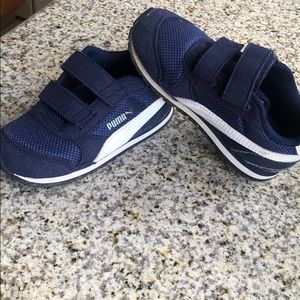 Boy’s tennis shoes
